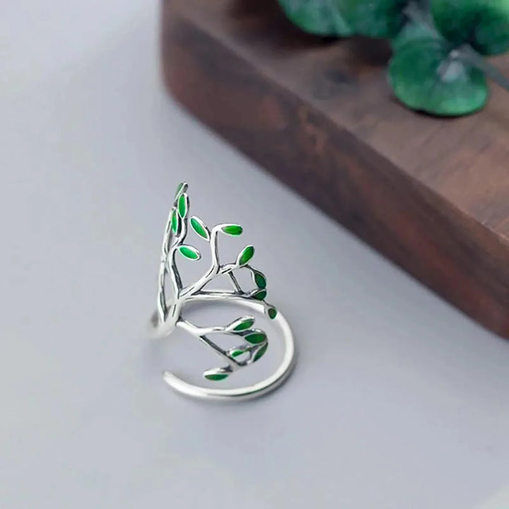 Zilveren ring met groene blaadjes | Een unieke ring met prachtige details