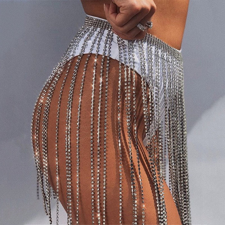 Nailah Skirt | Een rok bestaande uit alleen maar strass steentjes